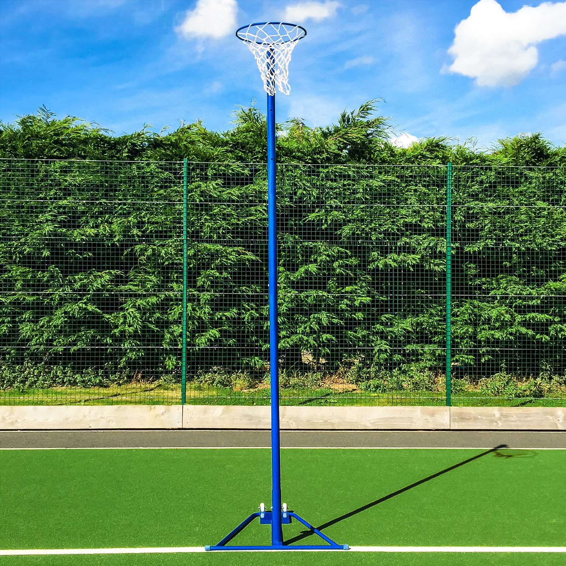 netball-posts-steel-freestanding-post-with-wheels-net-world-sports